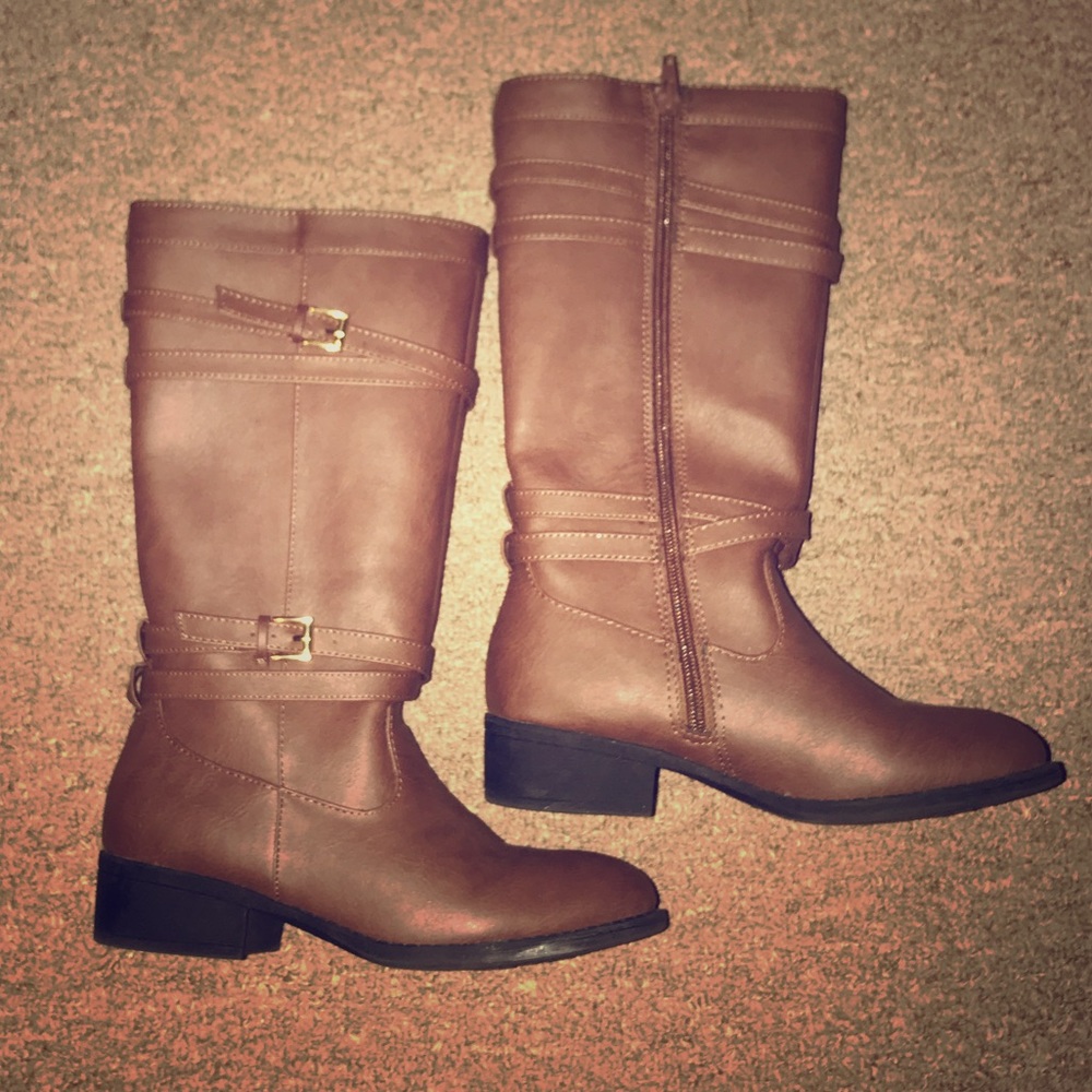 Tall Brown Boot w. Gold accents